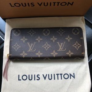 SOLD——.Louis Vuitton Clemence Zippy